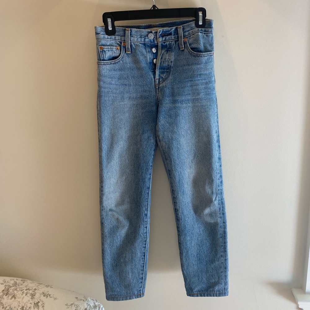 Levi's wedgie ankle jean size 23.
